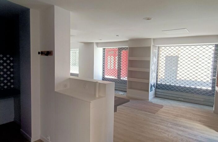 BEZIERS - À louer - locaux de 100 m² — photo 3