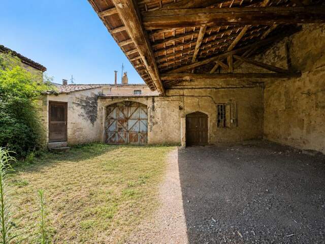ANCIENNE ÉCURIE / GRANGE À RÉNOVER – FORT POTENTIEL — photo du bien