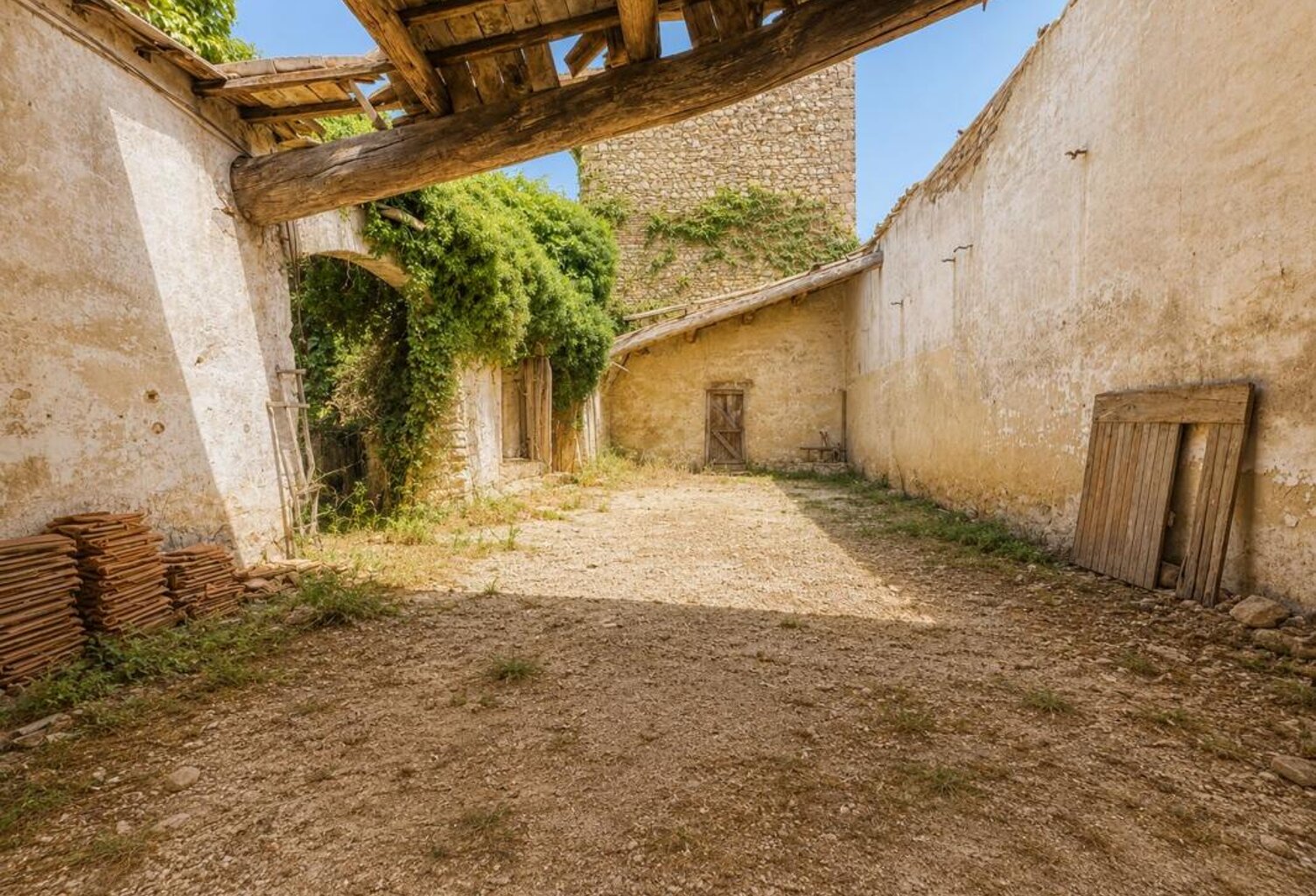 REMISE À RÉNOVER AVEC FORT POTENTIEL — photo 1