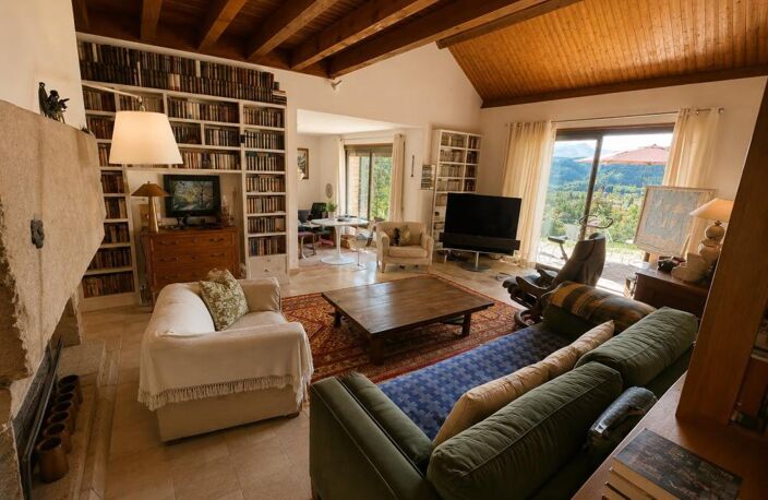 Maison d’architecte – volumes, pierre et paysage — photo 4