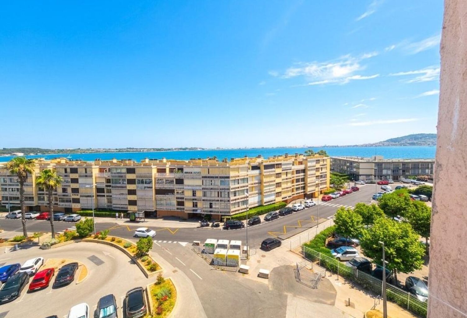Appartement avec coin nuit, étage élevé, climatisation, ascenseur, vue étang ! — photo 1