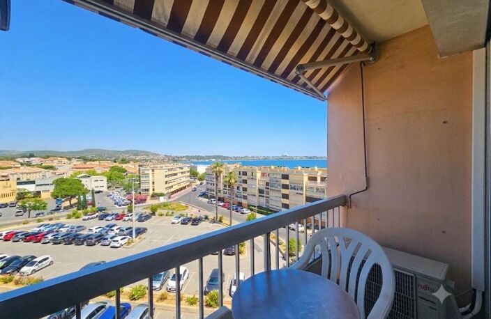 Appartement avec coin nuit, étage élevé, climatisation, ascenseur, vue étang ! — photo 2
