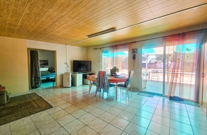 Maison de plain-pied 78m² avec grand terrain et deux garages — photo 3