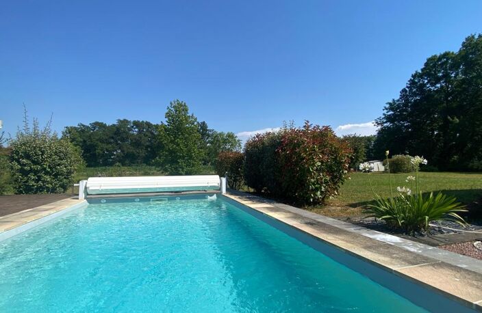 Maison À Vendre avec piscine, atelier et carport — photo 2