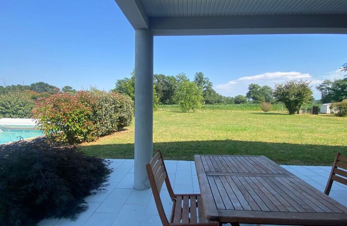 Maison À Vendre avec piscine, atelier et carport — photo 3