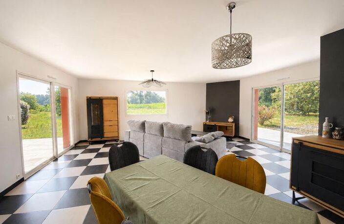 Maison À Vendre avec piscine, atelier et carport — photo 5