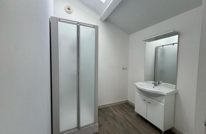 Appartement à louer 2ème étage - BARCELONNE-DU-GERS — photo 4