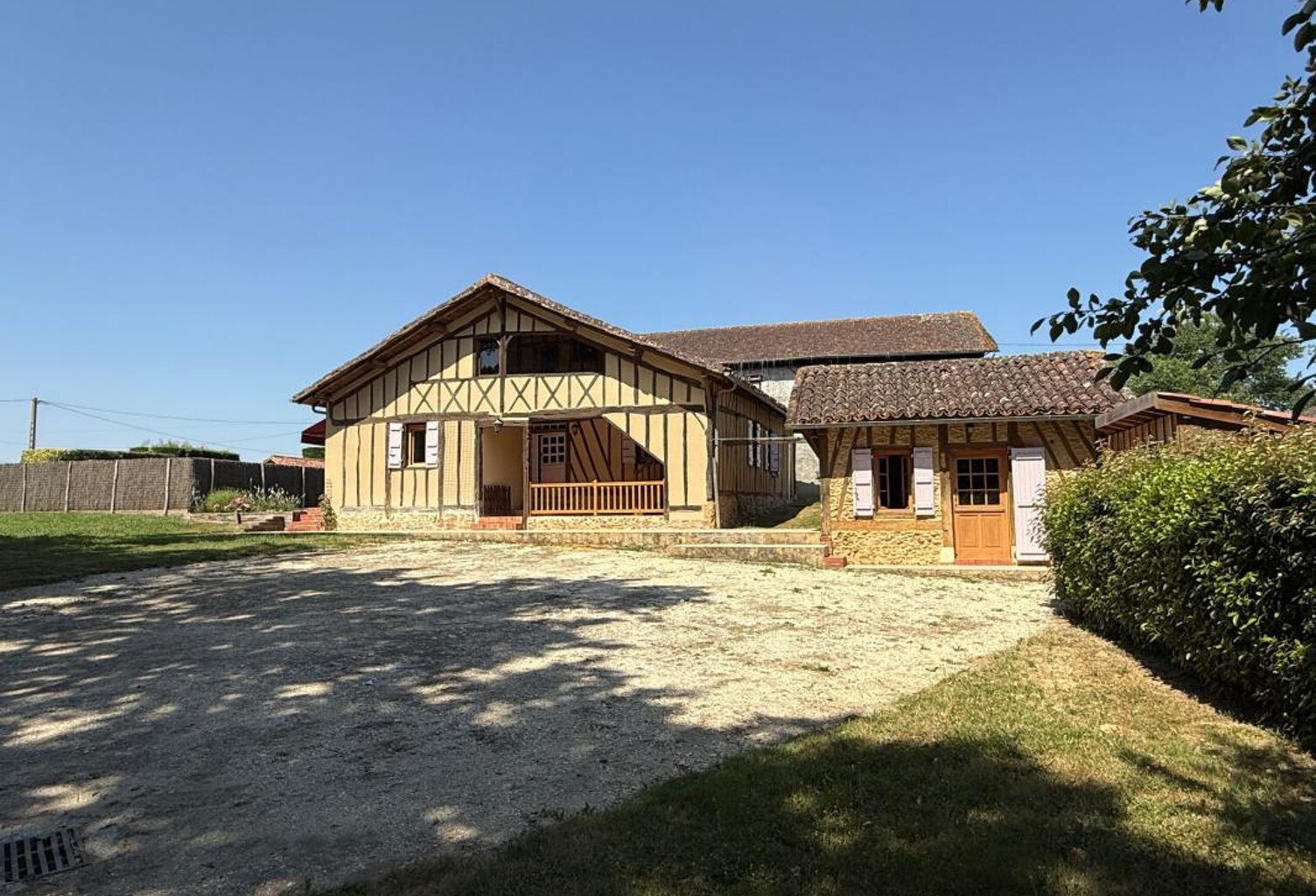 Coup de cœur : Authentique Landaise/Gersoise rénovée avec piscine et potentiel unique — photo 1
