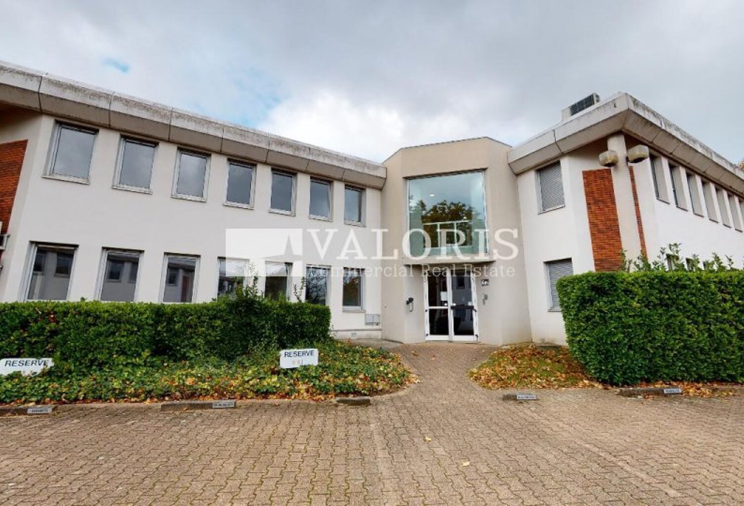 BUREAUX à LOUER — photo 1