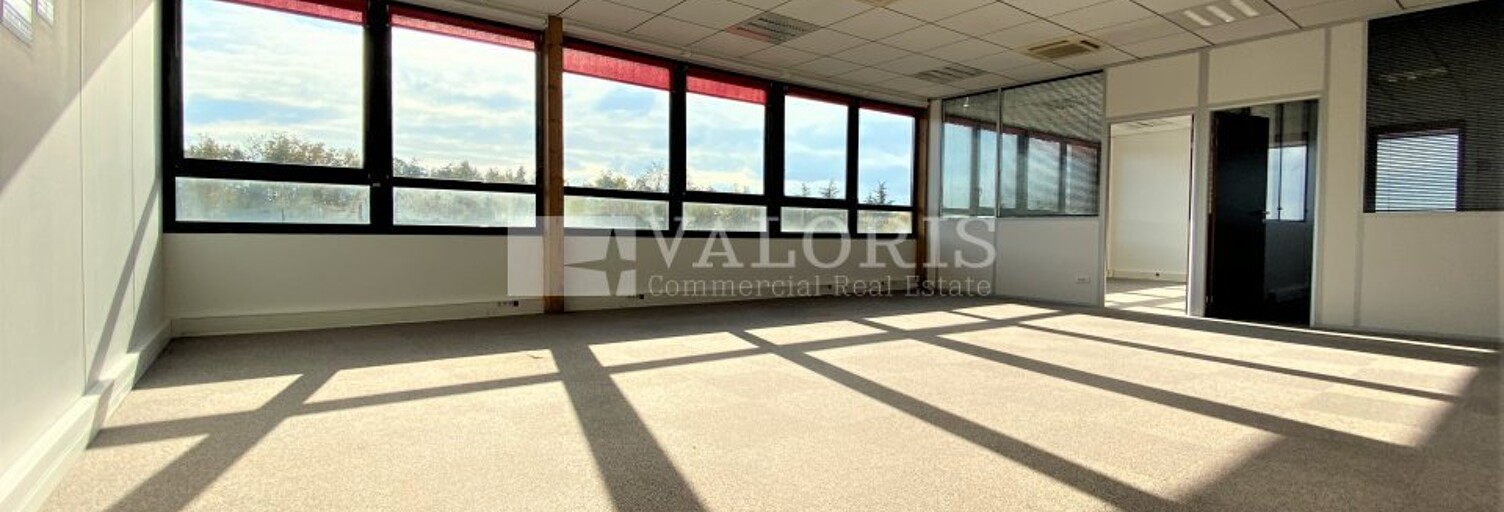 Bureau  969 m² à louer à Saint-Priest (69800)