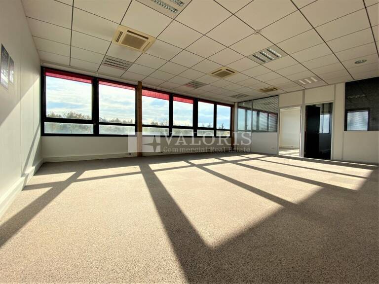 BUREAUX à LOUER — photo 1