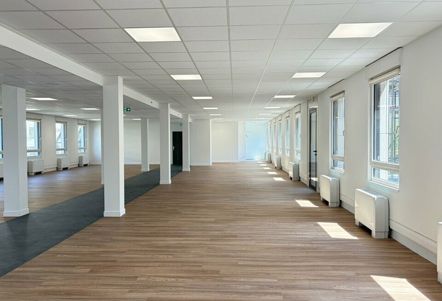 BUREAUX à LOUER — photo 1
