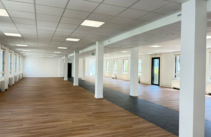 BUREAUX à LOUER — photo 2