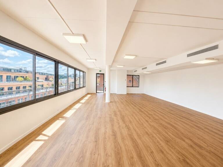 BUREAUX à LOUER — photo 1