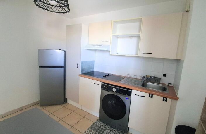 À vendre – Spacieux T2 avec parking privatif au cœur de Six-Fours-les-Plages — photo 2