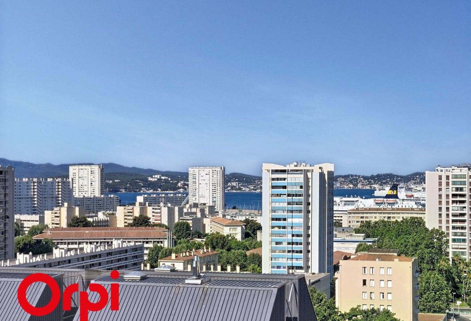 T3 Spacieux + Cave - Loggia -  Exposition plein Sud - Vue dégagé et apercu mer - TOULON 83000 — photo 1