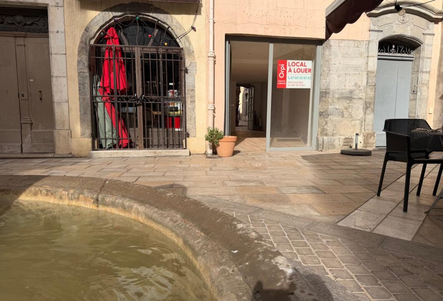 À LOUER – LOCAL COMMERCIAL DE 27 M² – PLACE GUSTAVE LAMBERT À TOULON — photo 1