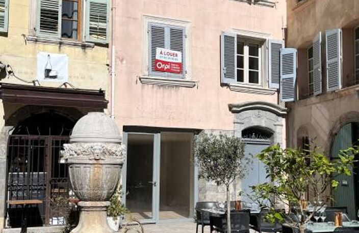 À LOUER – LOCAL COMMERCIAL DE 27 M² – PLACE GUSTAVE LAMBERT À TOULON — photo 3