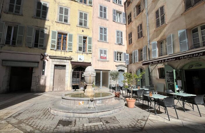 À LOUER – LOCAL COMMERCIAL DE 27 M² – PLACE GUSTAVE LAMBERT À TOULON — photo 4