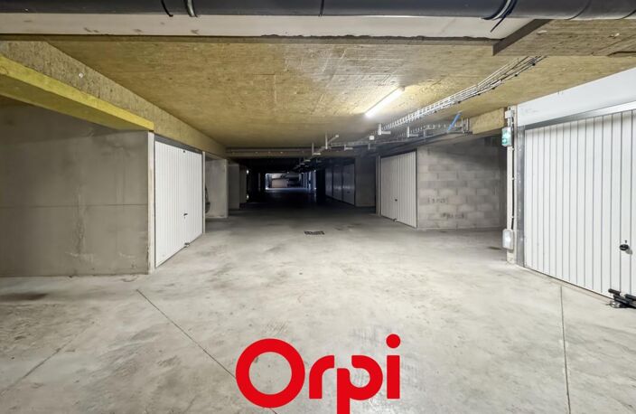 Parking en sous-sol - Résidence sécurisée et fermée - Cuges-Les-Pins — photo 3