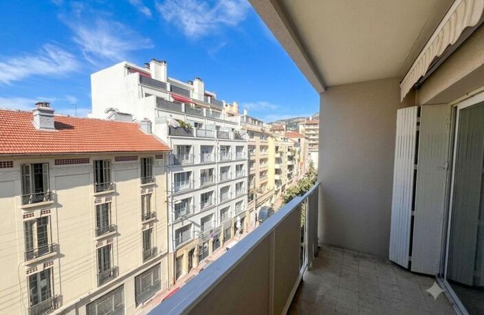 Exclusivité a vendre Toulon T2 dernier étage avec parking et cave — photo 2