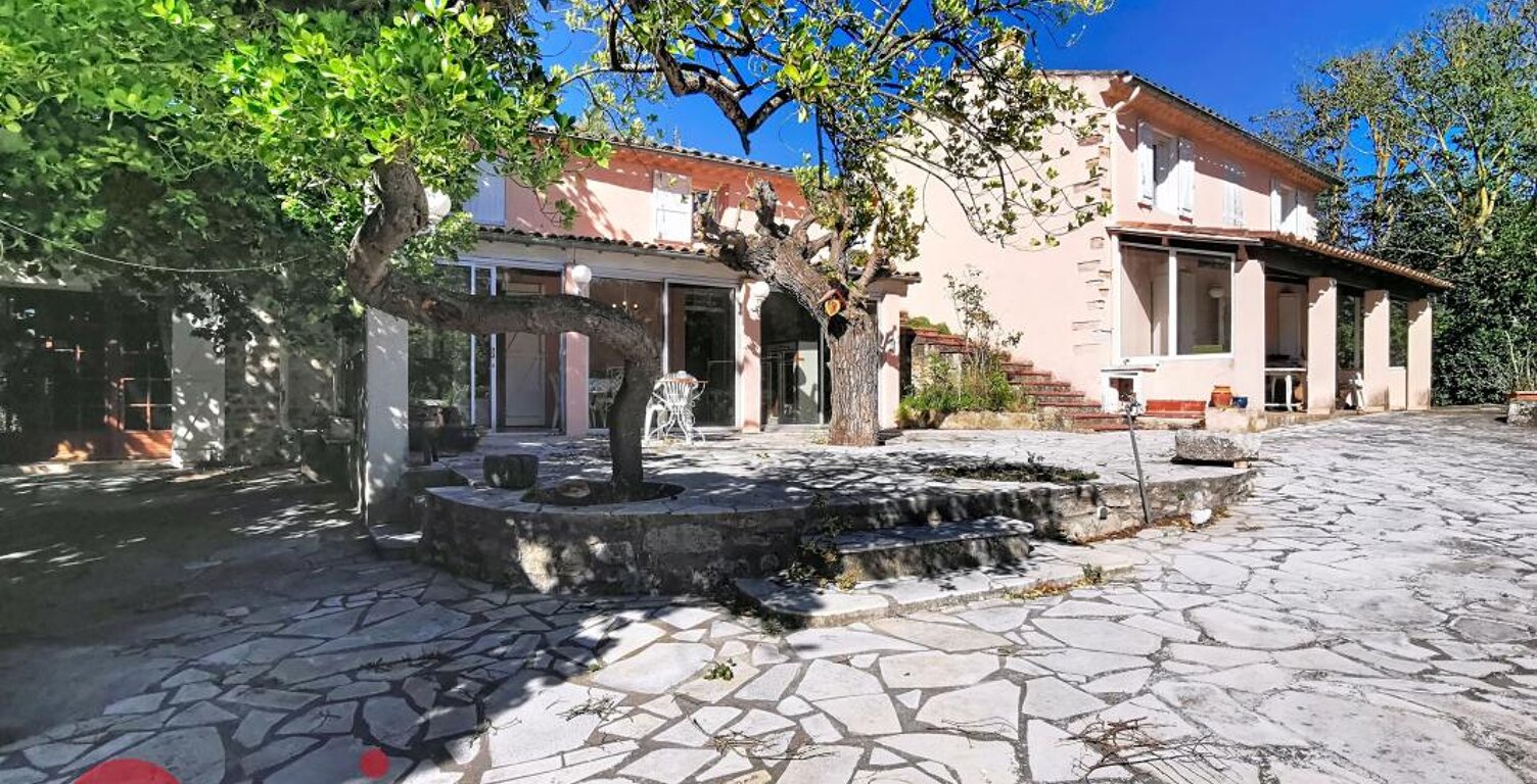 En exclusivité  propriété à vendre divisée en deux habitations — photo 1