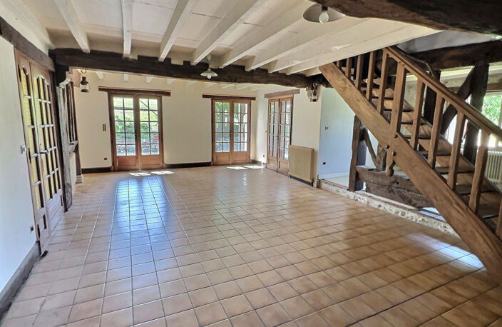 Secteur Monclar d'Agenais, en campagne, découvrez cette maison en pierre de 133,40 m², sur un magnifique terrain d'environ 4 425 m², offrant une vue dégagée et imprenable sur la campagne environnante. Cette maison en pierres offre une pièce de vie de 49,6 — photo 5