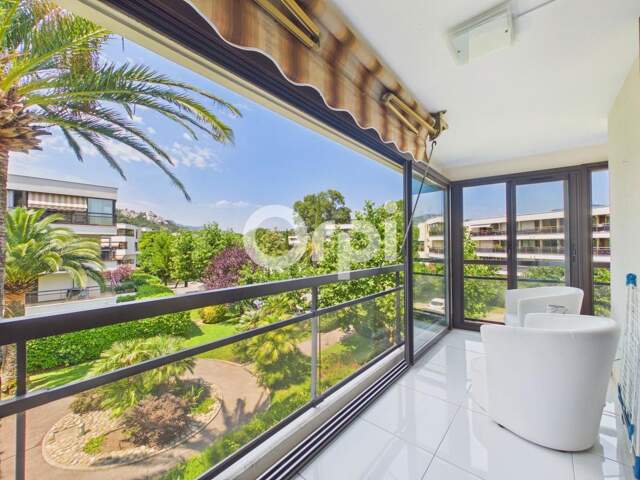 PROCHE DES PLAGES - GARAGE ET CAVE - LUMINEUX - PISCINES - RENOVÉ — photo du bien