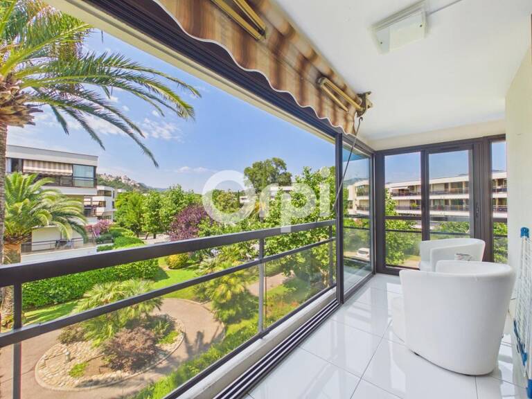 PROCHE DES PLAGES - GARAGE ET CAVE - LUMINEUX - PISCINES - RENOVÉ — photo 1