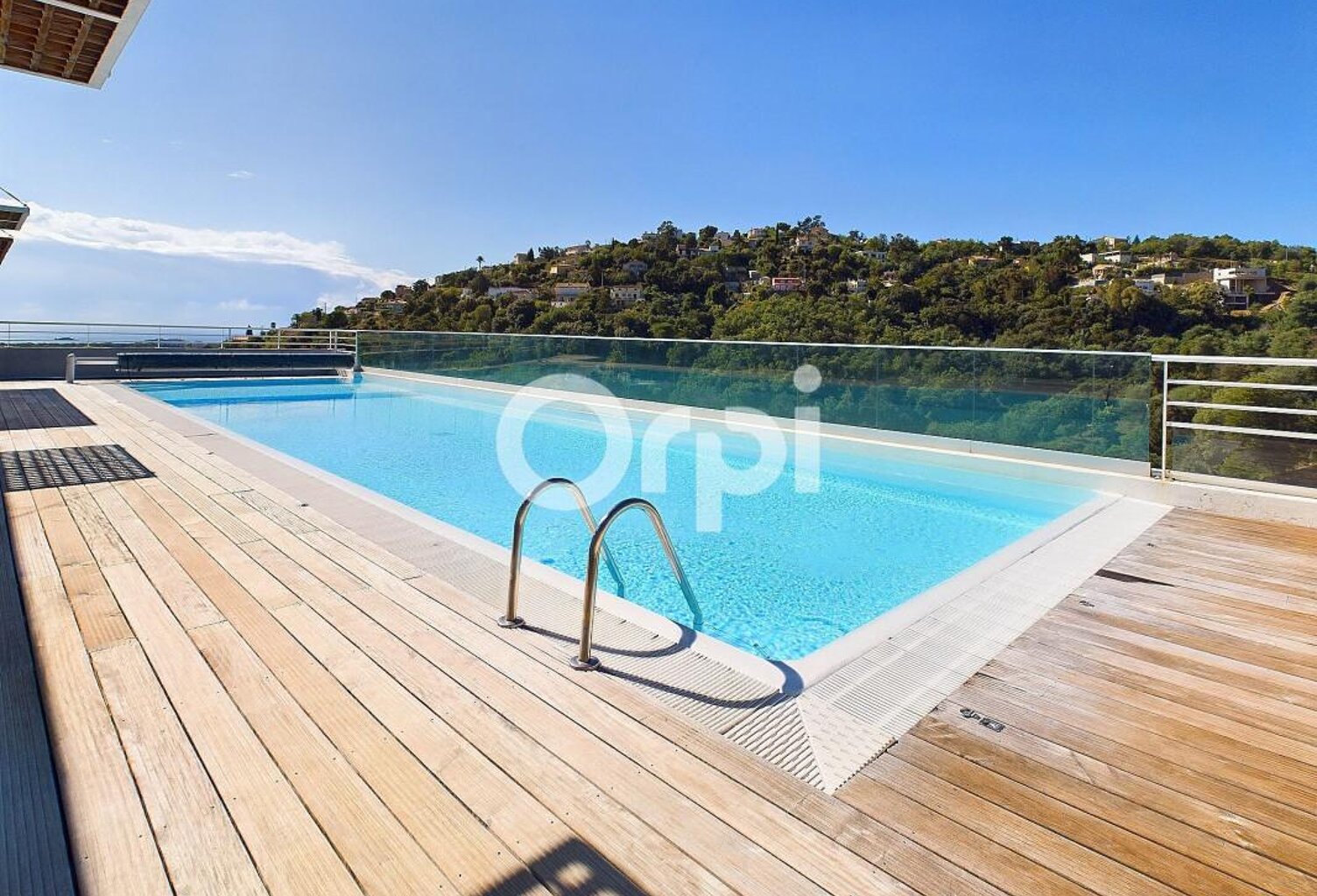 RÉSIDENCE DE STANDING - PISCINE - SALLE DE SPORT - TENNIS - APERÇU MER — photo 1