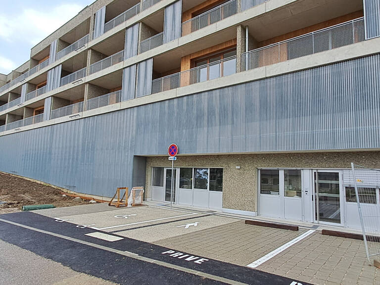 Local d'activité BASSENS centre 39m² — photo 1