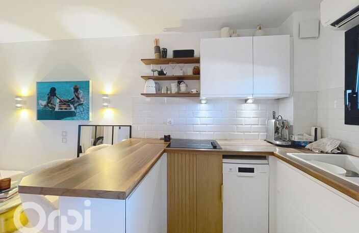 EXCLUSIVITÉ ORPI – Studio traversant rénové, terrasse sans vis-à-vis, piscine et parking — photo 3