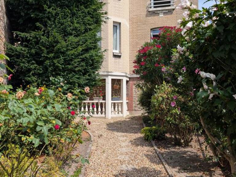 Maison À Vendre Quartier des Ormeaux – Maison Art Déco avec jardin et garage — photo 1