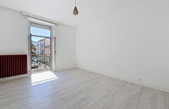 À Millau, à deux pas du centre-ville et des commerces, découvrez cet ensemble immobilier composé de deux appartements offrant un beau potentiel de rentabilité — photo 5