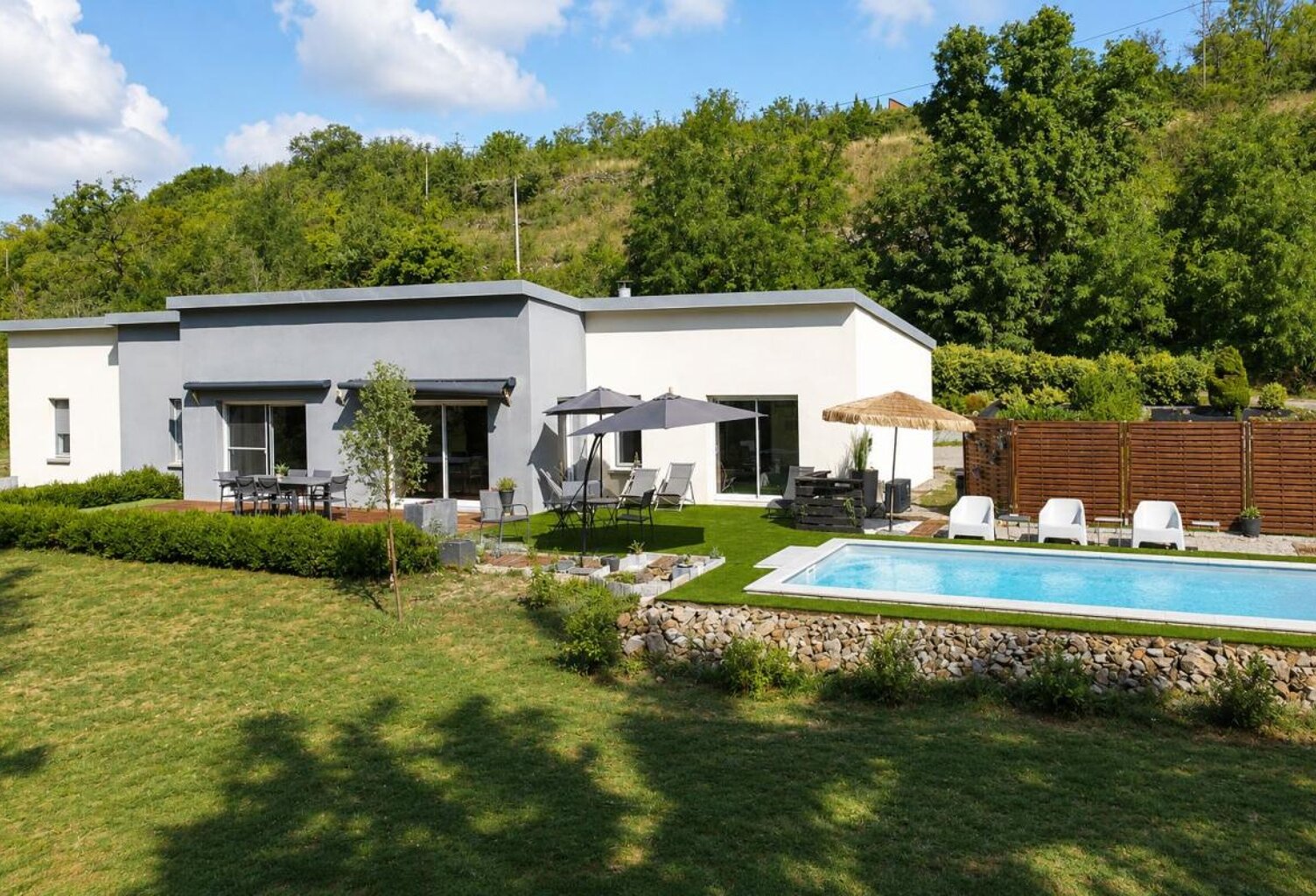 Maison contemporaine 2015 - DPE A - piscine chauffée - plain-pied - 7 min de Rodez — photo 1