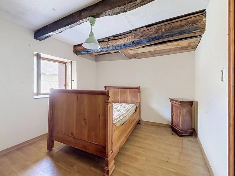 Petit prix, grand potentiel : maison de village à réinventer à Coussergues — photo 1
