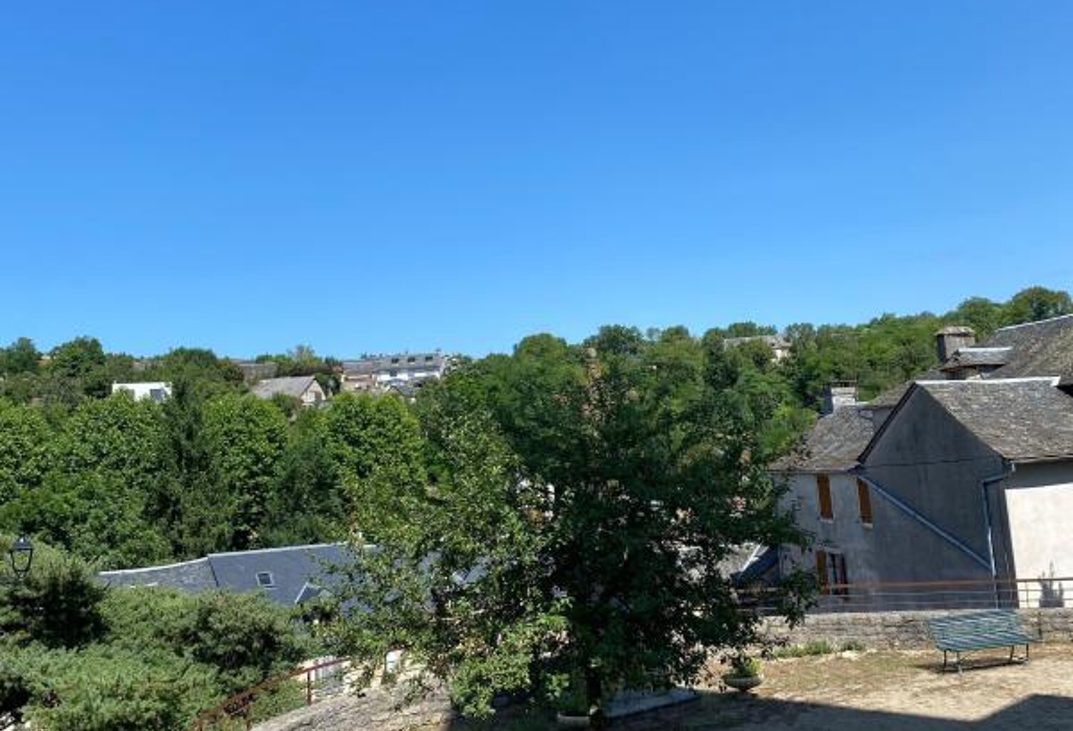 Petit prix, grand potentiel : maison de village à réinventer à Coussergues — photo 1