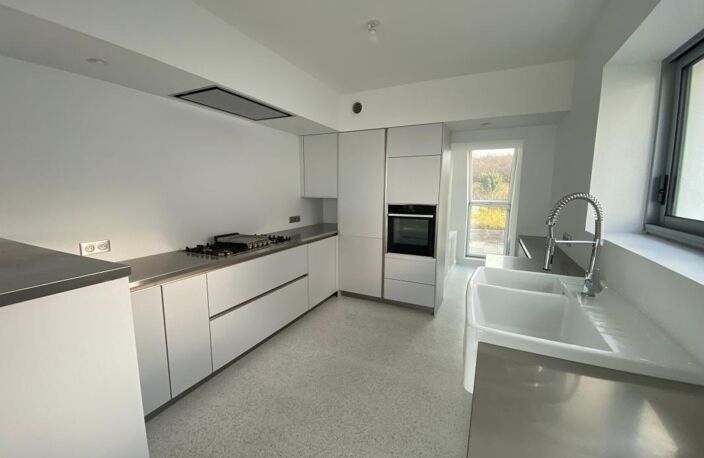 LE CONQUET : Maison entièrement rénovée avec vue mer imprenable ! — photo 3