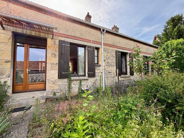 Maison avec dépendances, cour et jardin — photo 1