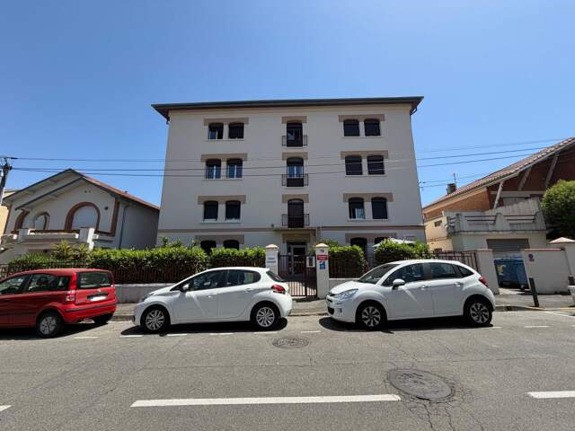 Appartement À Vendre — photo du bien
