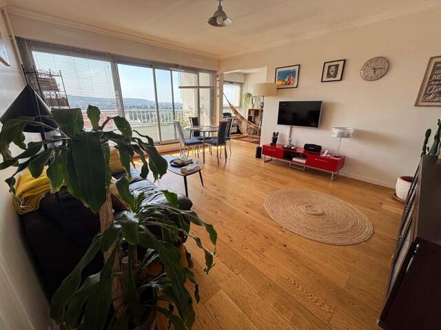 Appartement À Vendre — photo du bien