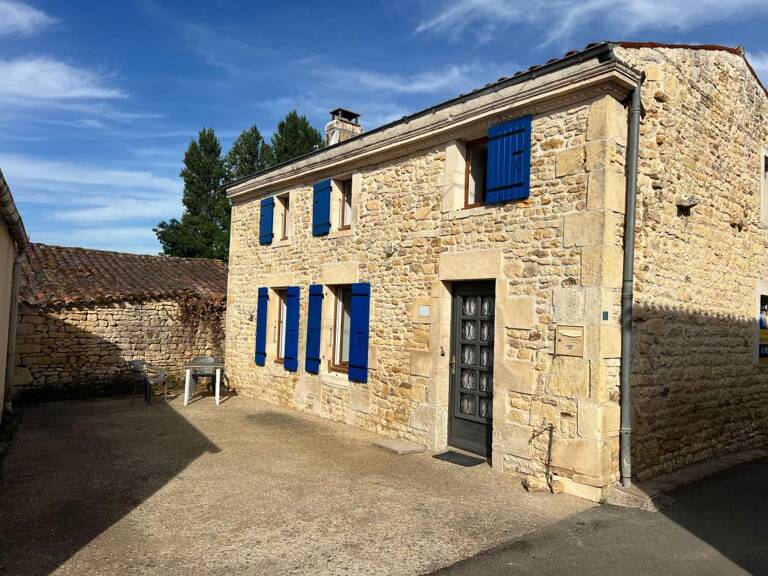 Maison Charentaise secteur RIOUX — photo 1