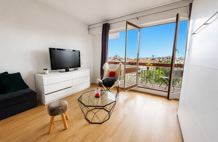VUE DEGAGEE PLEIN EST - NOMBREUX RANGEMENTS — photo 4