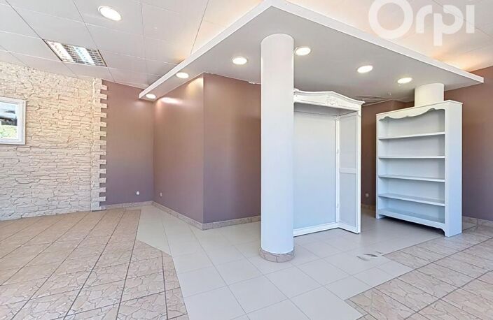 CLERMONT-FERRAND, Local commercial de 80m2 - réserve de 60m2 - Bel Emplacement — photo 2