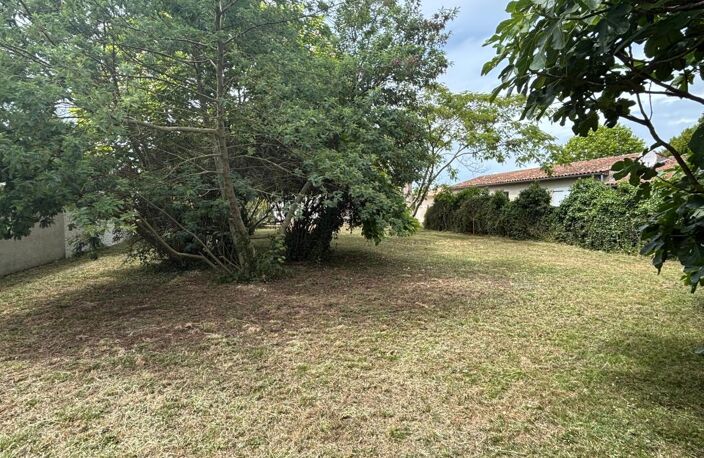 Beau terrain à bâtir plat et arboré, proche commodités — photo 2
