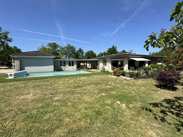 Villa contemporaine avec piscine — photo du bien