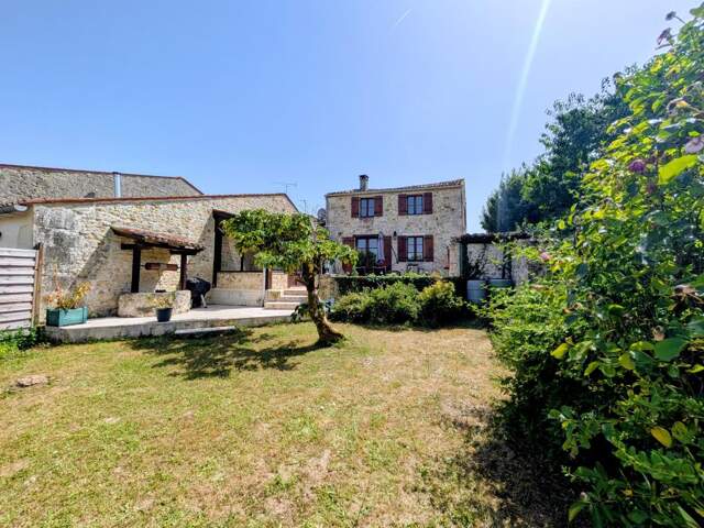 Charmante maison de caractère de 126m2, 5 pièces avec piscine chauffée — photo du bien