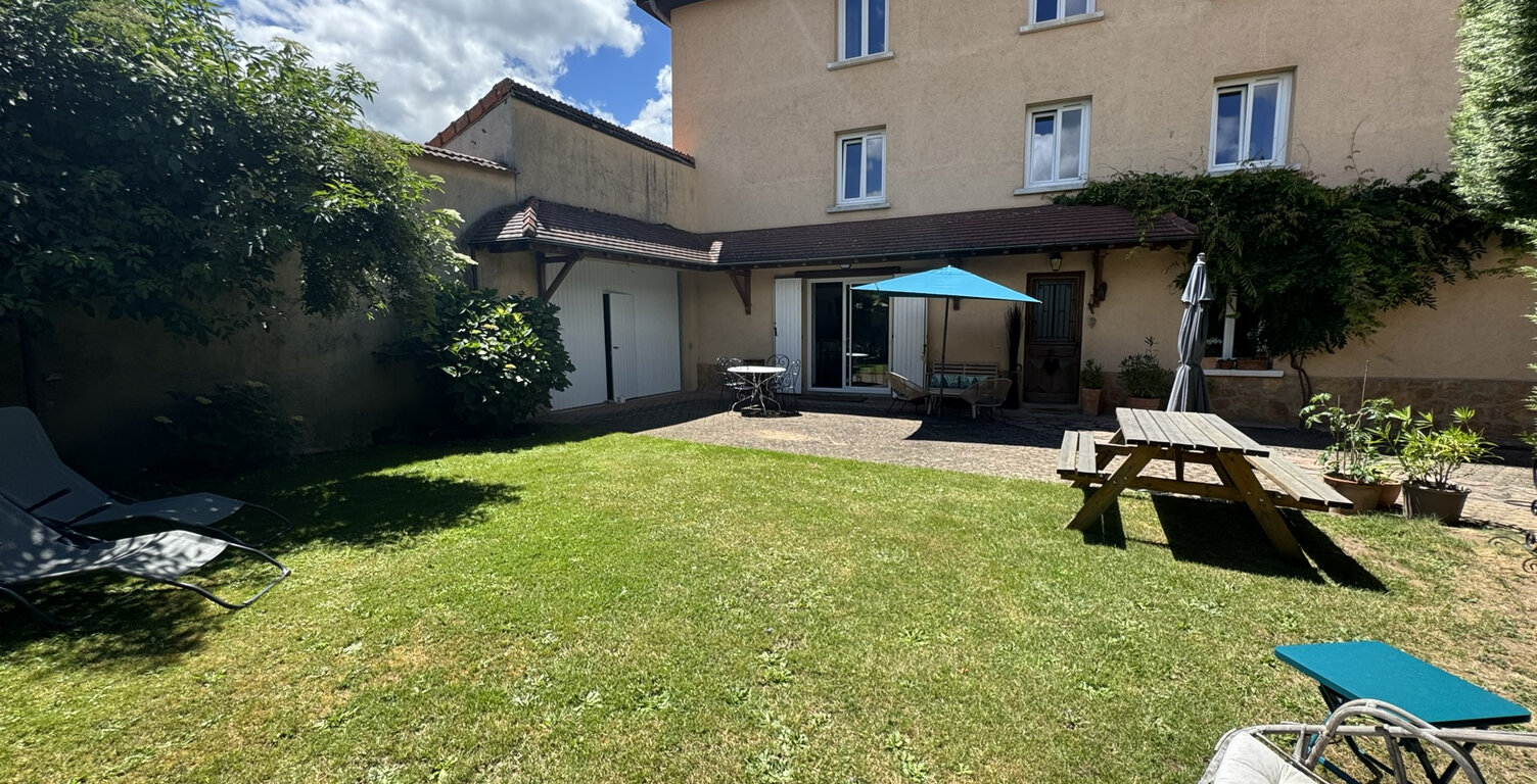 Coup de coeur pour cette élégante maison bourgeoise et sa cou — photo 1