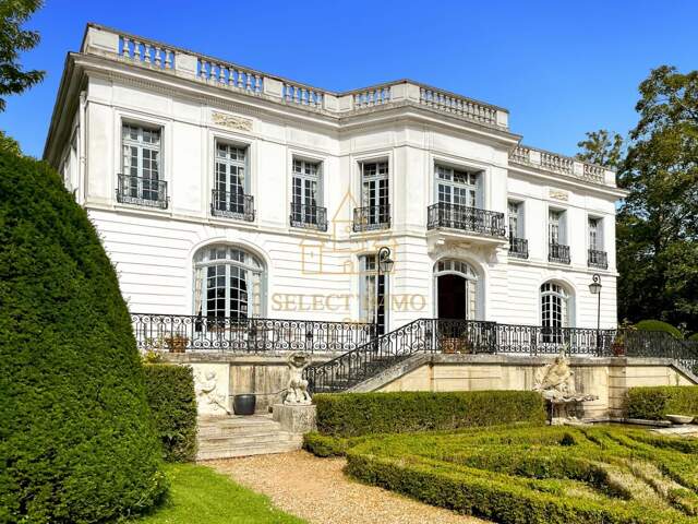 Magnifique château de 500m² avec dépendance en bord d'Eure à 1h de Paris — photo du bien