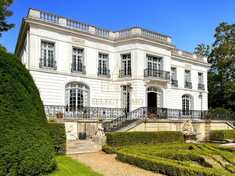 Magnifique château de 500m² avec dépendance en bord d'Eure à 1h de Paris — photo 1